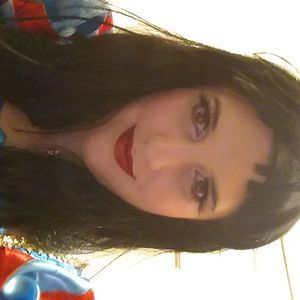 Meet your Posher, Adrienne